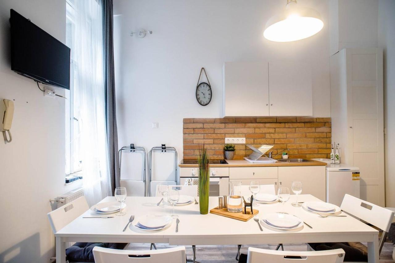 Comfy, Renewed 3 Bedroom Apt In Center Budapest Exterior foto